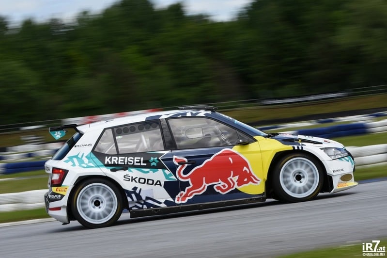 KFZ-Folierung Red Bull Rallye-Fahrzeug